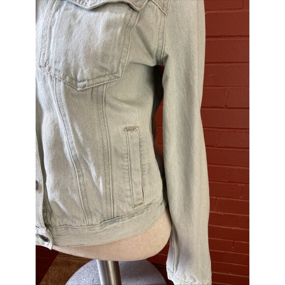 Essential Denim Size S Crop Jean Jacket Light Wash Button Pockets & Side Pockets - Picture 8 of 16